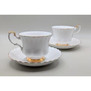 Set of 2 teacups & saucers Royal Albert Bone China England Val D'or pristine 80s